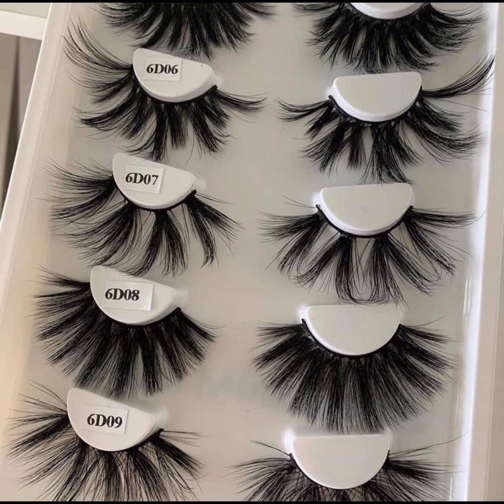 Lashes - Picture 2 of 3